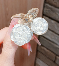 Load image into Gallery viewer, Flower Decor Hair Claw