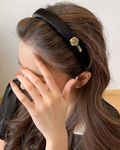 Load image into Gallery viewer, Love Days Flower Charm Decor Headband
