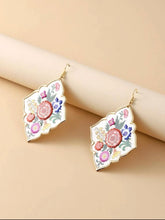 Load image into Gallery viewer, Flower Pair Of Earrings
