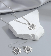 Load image into Gallery viewer, Sunflower Necklace And Matching Earrings
