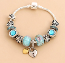 Load image into Gallery viewer, Heart Decor Bracelet
