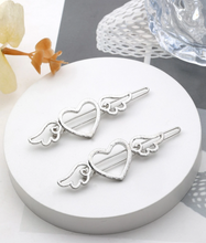 Load image into Gallery viewer, 2 Piece Heart Decor Hair Clip Set
