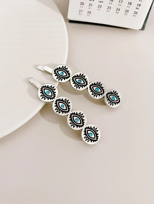 2 Piece Eye Design Hair Clip Set